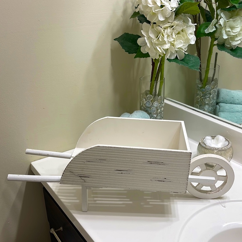 Decorative wooden wheelbarrow…super cute!